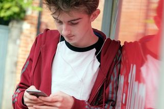 Místo alkoholu kratom a sociální sítě. Dětem chybí kontakt s rodiči a řád - Seznam Zprávy